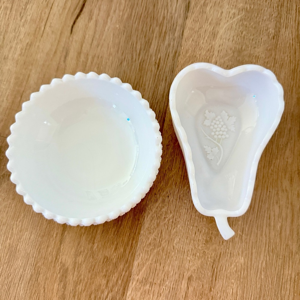 Set Of 2 Vtg 1940s Milk Glass Plate Bowl Dish, Round & Pearl Shape, Fruit Design
